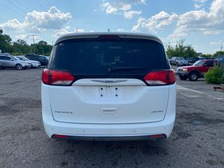 2020 Chrysler Pacifica Limited - Exterior Rear Center Image